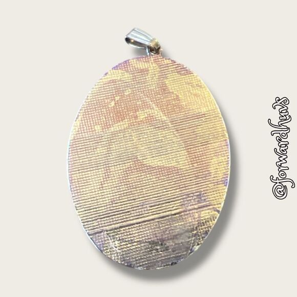 The Lady and the Unicorn Enamel Pendant – Vintage Fantasy Artwork - Picture 3 of 6